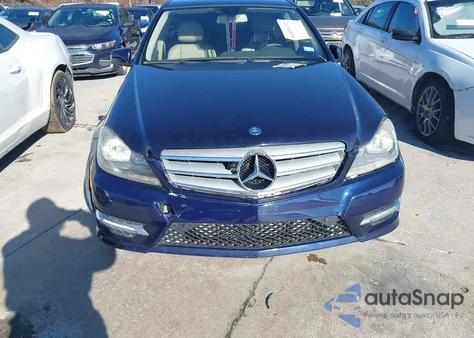 2012 Mercedes-Benz C 250 Luxury/Sport z USA, uszkodzony, nr VIN WDDGF4HB3CR223200